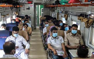 full-seated-train-coronavirus-pandemic-160920-01