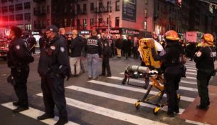 new-york-pedestrians-crash-121220-01